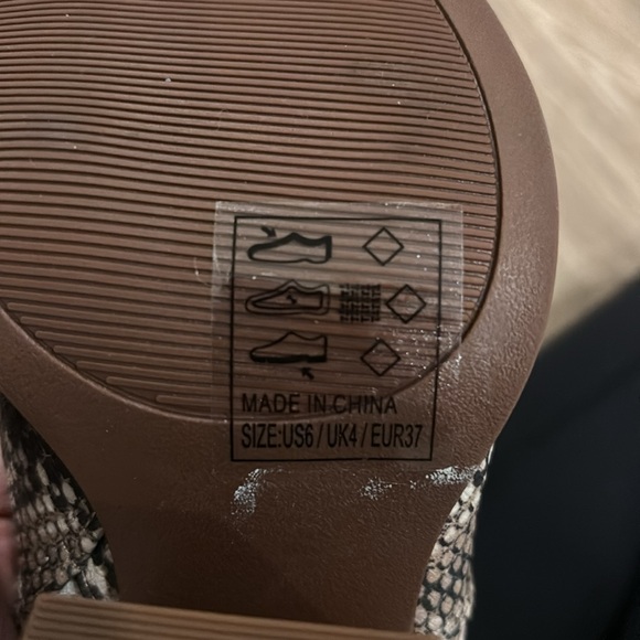 NWOB Snakeprint Booties - Picture 8 of 9